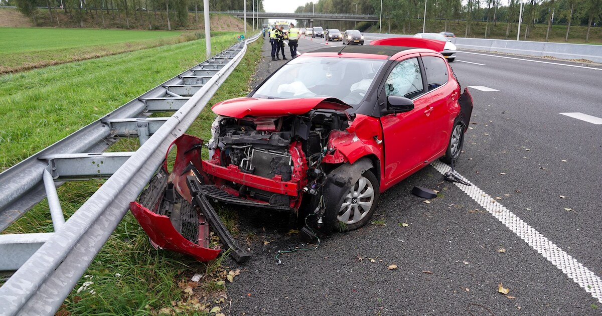 Veel schade na harde botsing op A7 bij Wognum