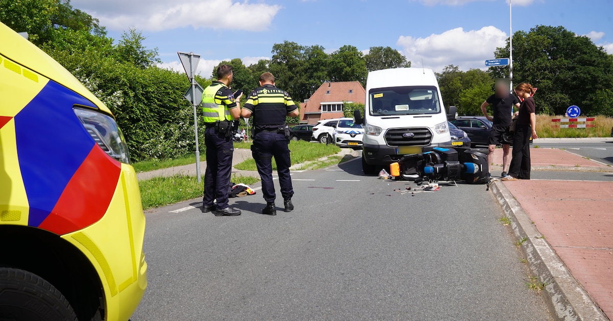 Scootmobieler met hoofdwond naar ziekenhuis na aanrijding in Twello