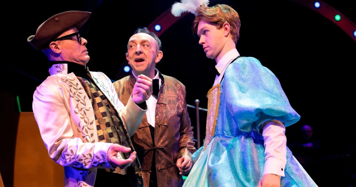 Jon van Eerd en Stanley Burleson spelen show 'Ons Pap wil bij de Revue' in DE KOM in Nieuwegein