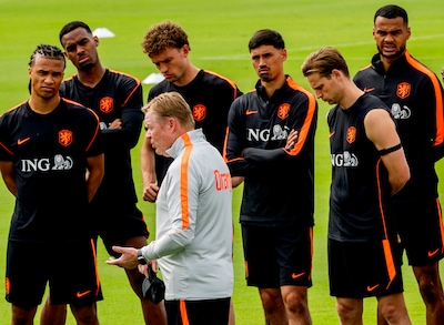 Oranje pakt de draad op met training in Dallas, Nigel de Jong blijft in overleg met familie bij selectie