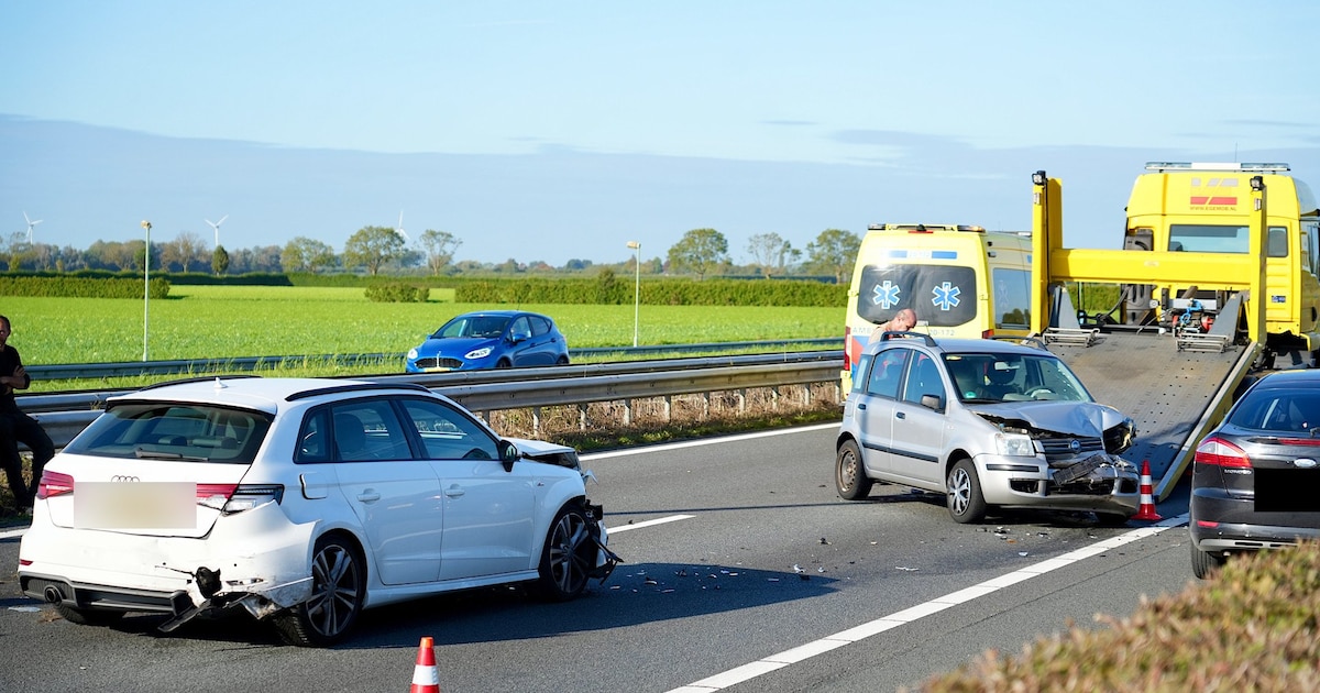 Ongeval met drie voertuigen op A27 bij Nieuwendijk zorgt voor 90 minuten vertraging