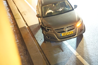 Auto’s botsen in tunnel in Zwolle, met file tot gevolg