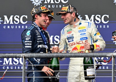 Mopperende Max Verstappen pakt maximale met derde plaats, Antonelli (nog) nét niet kampioen