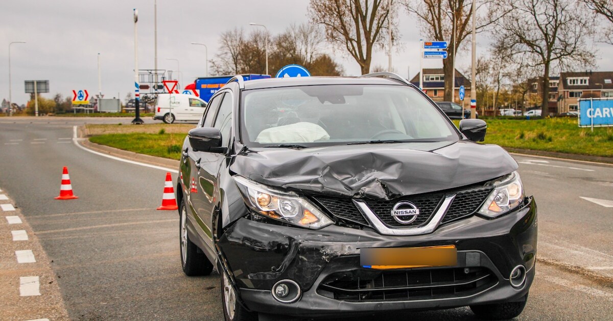 Twee auto's beschadigd bij kop-staartbotsing op de Provincialeweg in Bergambacht