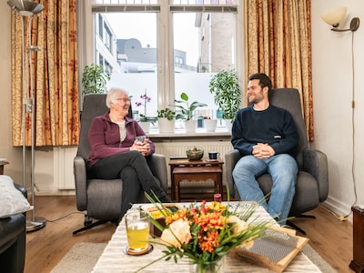 Roel (30) en oma Gerrie (83) zijn het over één ding roerend eens: ‘Denk in het leven nooit: ik doe h