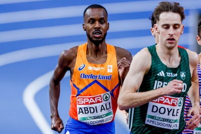 Nederlander Mahadi Abdi Ali verrassend zesde op 5000 meter, straks nog finale 4x400 meter