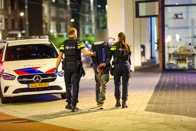 Man aangehouden nadat hij meerdere schoten lost met luchtdrukwapen vanaf appartement in Arnhem