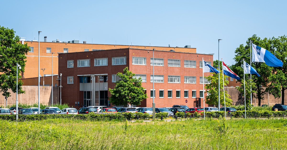 Gevangenen willen cel niet in en slopen brandalarm, hulpdiensten komen massaal in actie