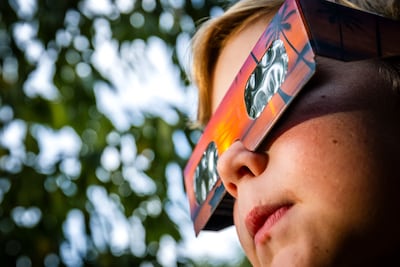 Houd kinderen extra in de gaten tijdens zonsverduistering: één korte blik kan al blijvende schade veroorzaken