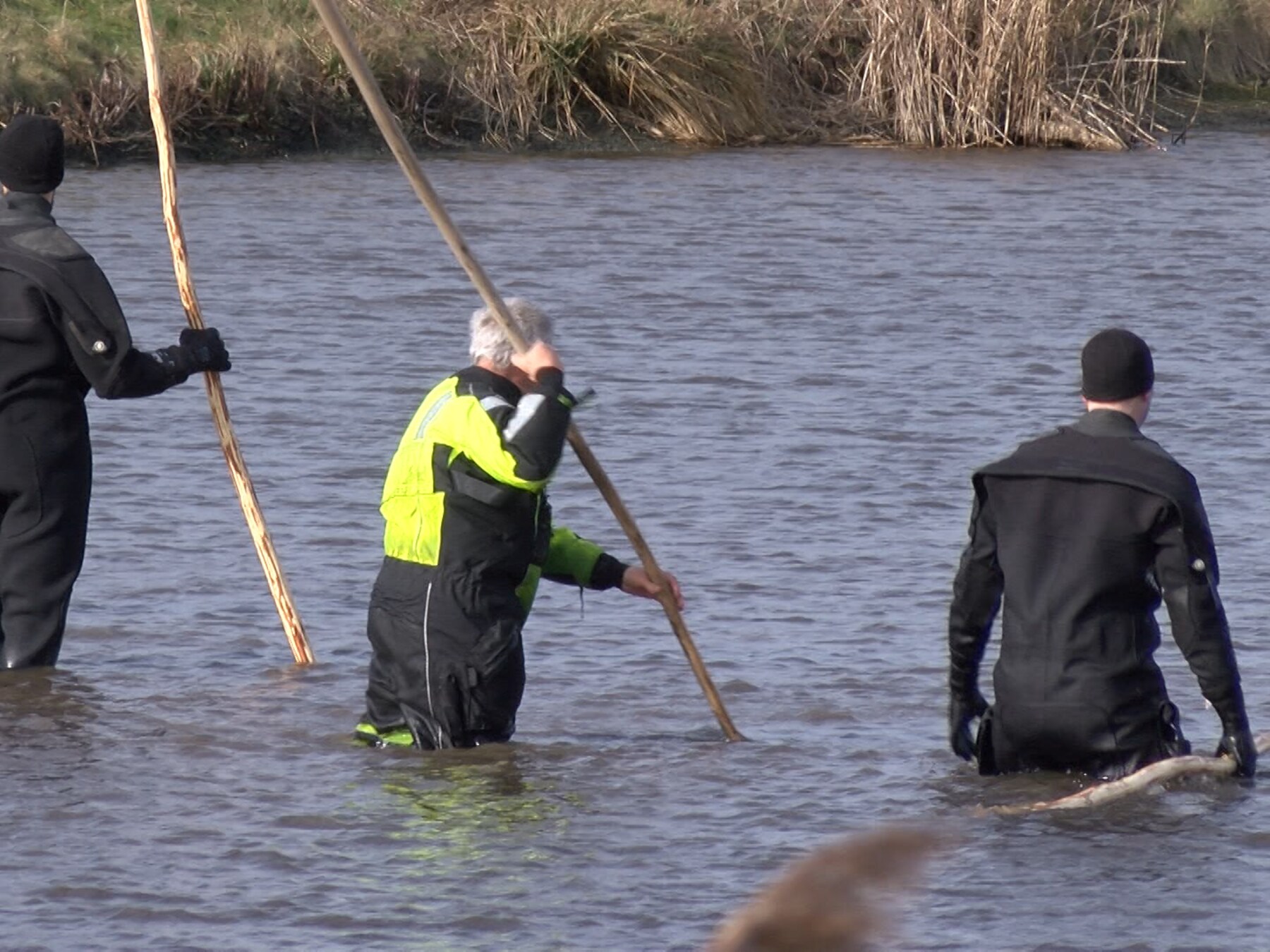 De politie op zoek naar delen van het stoffelijk overschot van Ichelle.