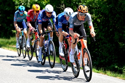 Peloton komt tijdens eerste zware klim dicht bij koplopers, wie houdt Vingegaard van vijfde etappezege?