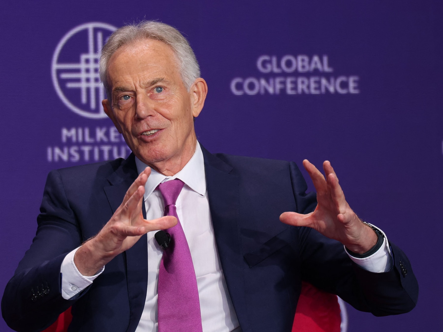 Verbazing over terugkeer Tony Blair op het wereldtoneel: ‘Een tragische narcist met een Messiascomplex’