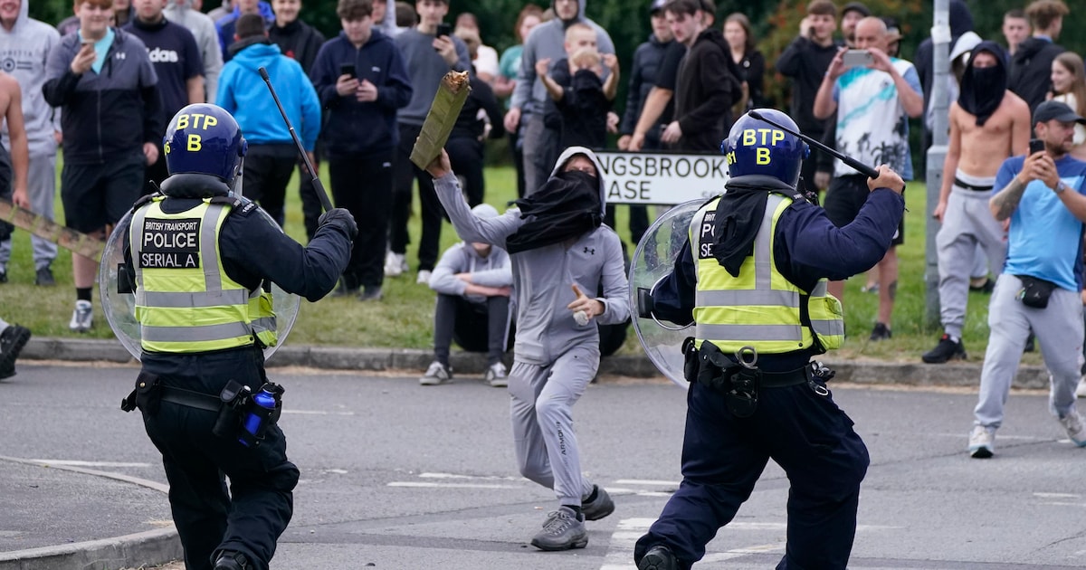 Engeland vreest weer avond vol rellen, Brit moet drie jaar cel in voor ...
