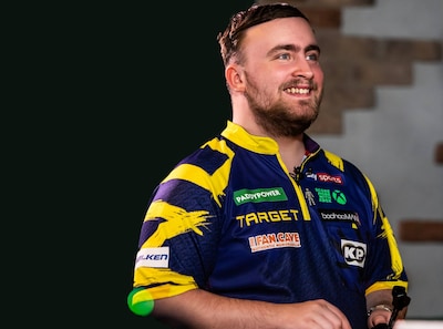 Luke Littler is sensatie, superster en nu ook meest sexy sportman: ‘Dat laatste stond niet op mijn bucketlist, haha!’