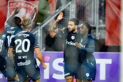 Alarcón herhaalt kunststukje en zet FC Utrecht op voorsprong, duel na bekertje op veld even stilgelegd