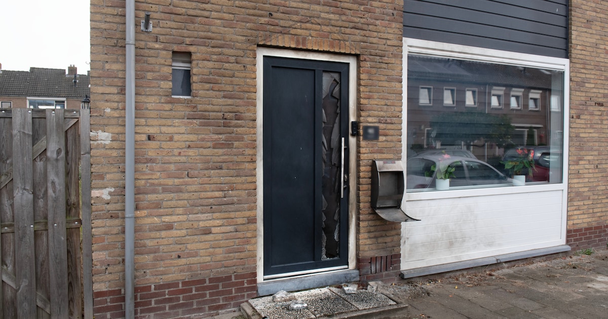 Nepagenten bonken ‘s nachts op deur jong gezin, even later ligt verderop een knutselbom voor de deur