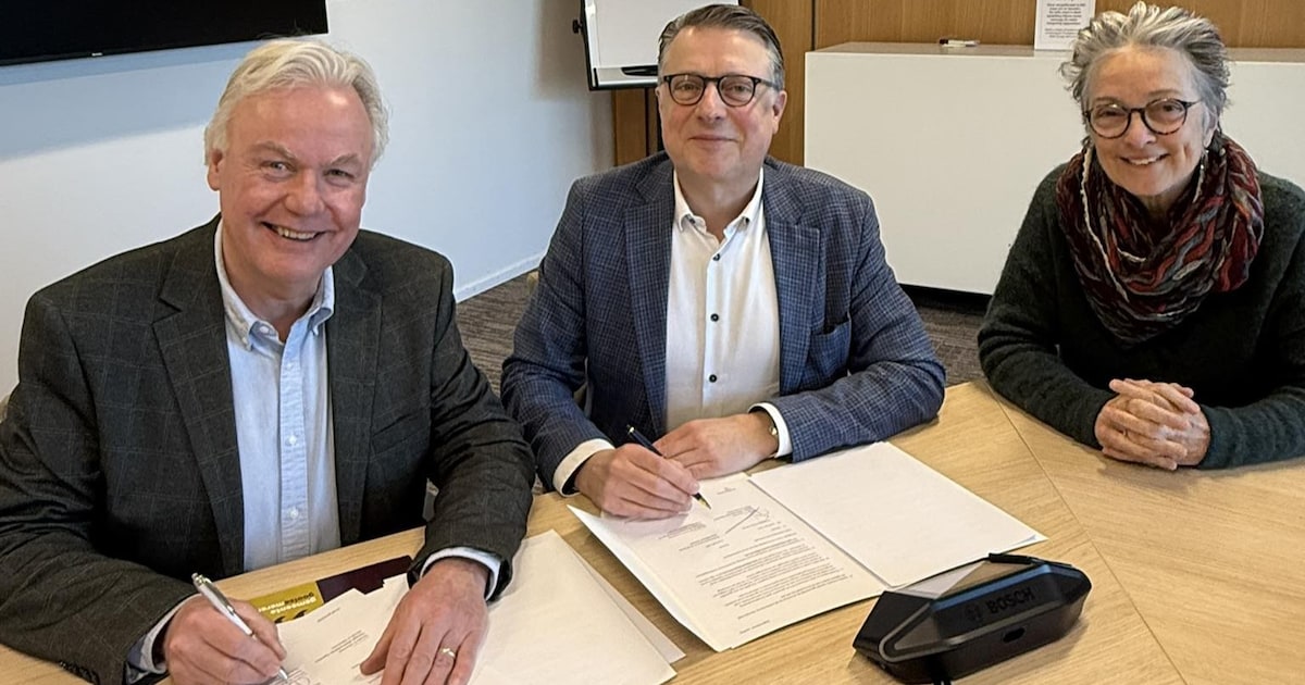 Oude begraafplaats Naarden blijft behouden: stichting en gemeente tekenen nieuw contract