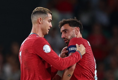 ‘Hij blijft voor altijd ons grootste icoon’: vice-captain Portugal neemt het na rel op voor Cristiano Ronaldo