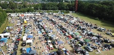 Kofferbakverkopen van Stichting WHOE keren deze zomer terug aan Landgoedlaan in Apeldoorn