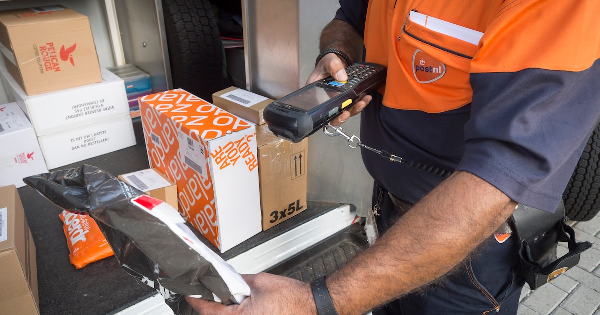 Honderden pakketten van PostNL bij afhaalpunten meegenomen door ...
