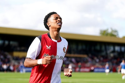 Grote kansen voor Feyenoord op openingstreffer: bal op de paal