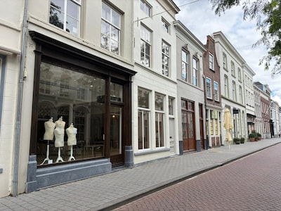Juwelier Schaap en Citroen verhuist winkel naar ‘dé luxestraat’ van Den Bosch en opent een bar en wo