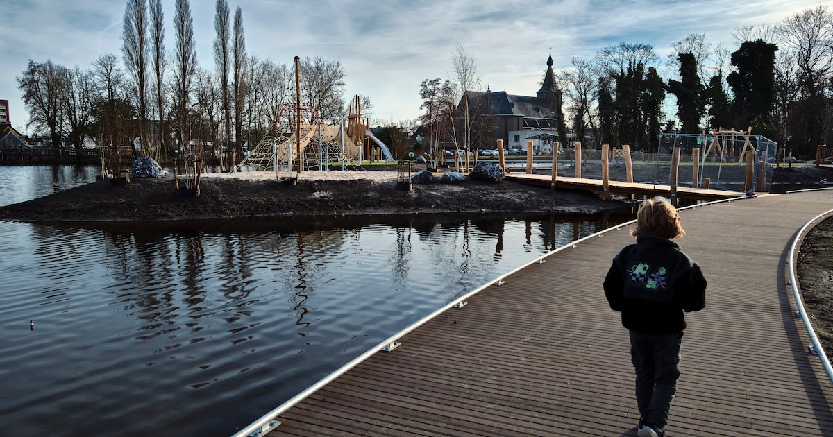 Zorgen over speeleilanden omdringd door water in Centraal Park: ‘Kinderen belanden zo in het water’