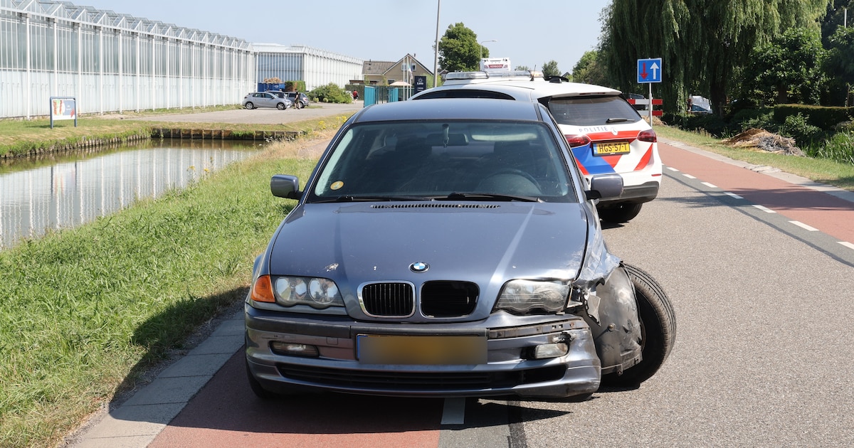 Twee automobilisten botsten op elkaar aan Burgerweg in De Lier