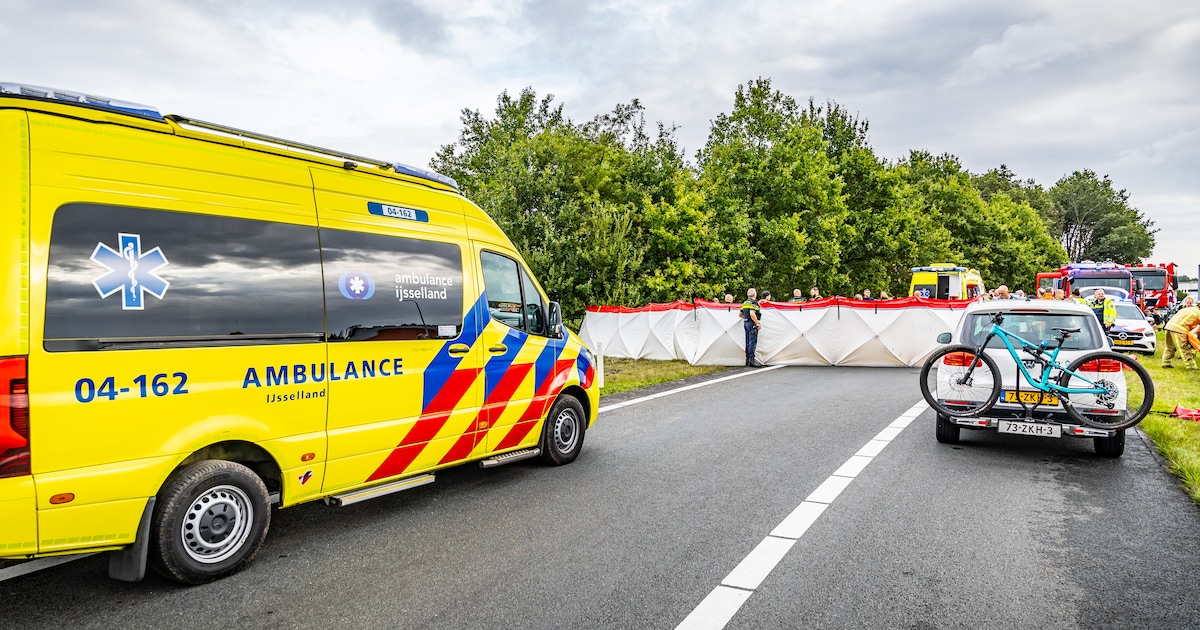 Auto met vijf inzittenden crasht op afrit A28: één kind overleden, twee kinderen raken zwaargewond