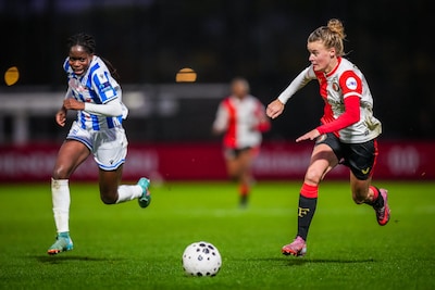 rotterdam-02-11-2025-sportcomplex-varkenoord-season-2025-2026-dutch-eurojackpot-vrouwen-eredivisie-football-match-between-feyenoord-and-sc-heerenveen-women-picture-shows-feyenoord-player-esmee-de-graaf