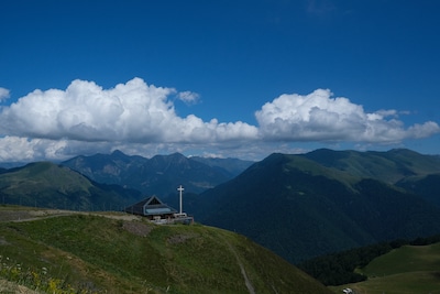 Twee Belgische jongeren geraakt door bliksem in Pyreneeën: ‘Ze waren bijna bij de berghut’