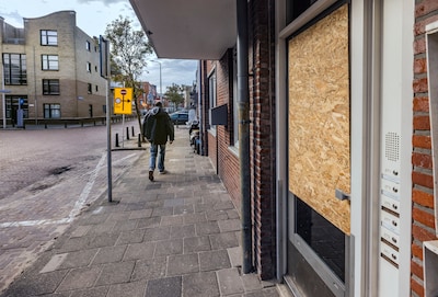 Angstige gezinnen keren terug naar hun woning na bomaanslag en brandstichting: ‘We kunnen niet ander