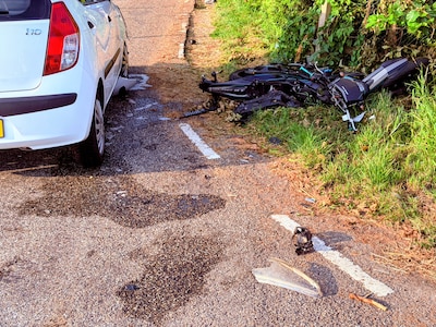 Auto botst tegen crossmotor op N834 bij Tiel