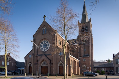 ‘Vreemde’ kerkgangers van Zuid zijn tegen sluiting kerk in Hintham en sturen een brief naar de paus