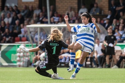 Amsterdamse zet handtekening onder historische zege Superboerinnen in eredivisie: ‘We willen uiteind