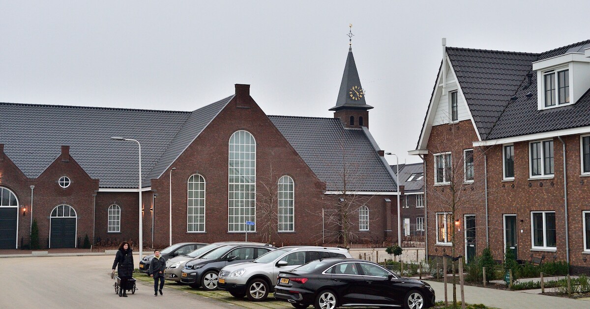 Deze kerkklok gaat keihard tekeer, ook als er géén dienst is: bewoners worden er stapelgek van | Alp