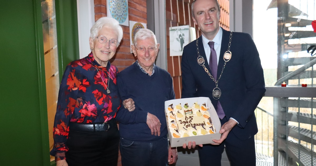 Echtpaar Bakker-Vreugdenhil viert 65-jarig huwelijk in Hoogwoud