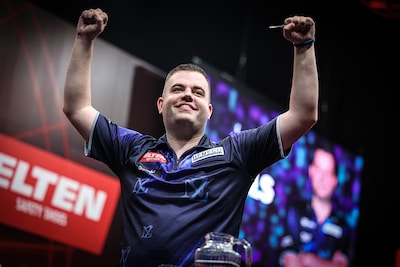 Niels Zonneveld stunt met zege op Gerwyn Price, ook Gian van Veen naar kwartfinales in Maastricht