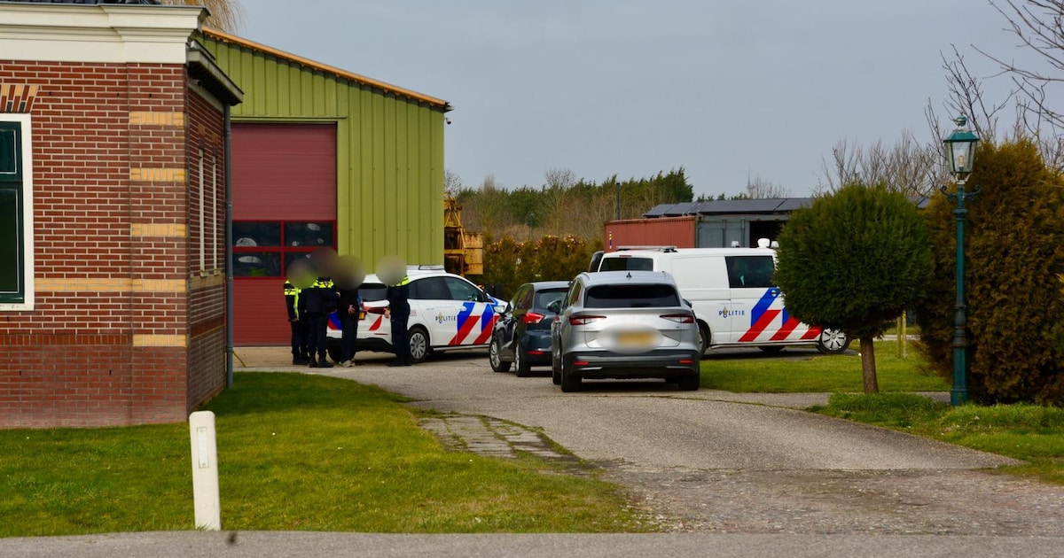 Hennepkwekerij ontdekt in Schellinkhout, twee aanhoudingen