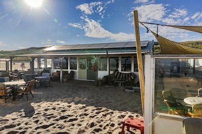 Strandtent Het Puntje biedt een oase van rust aan zee, maar in de keuken strandt dat idee