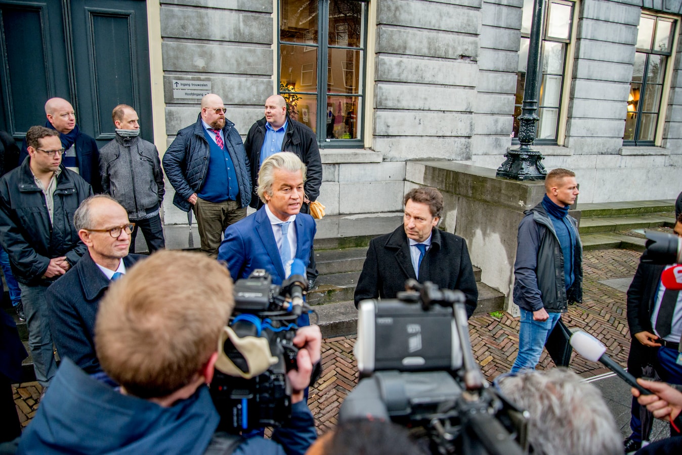 Ruzie binnen Utrechtse PVV over moskeeën en migranten | Foto | AD.nl