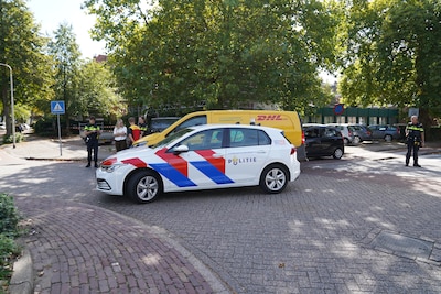 Bestuurder DHL-busje ziet fietser over het hoofd op rotonde in Zutphen