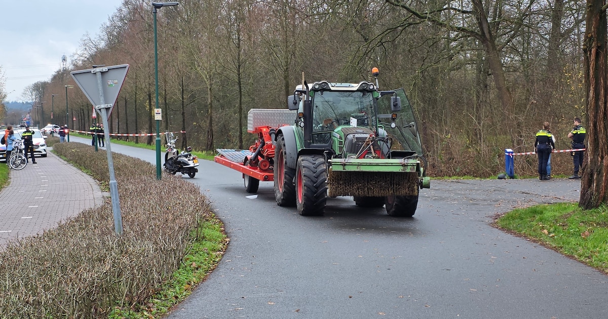 Scooterrijder met spoed naar ziekenhuis na botsing met tractor, meerdere hulpdiensten opgeroepen