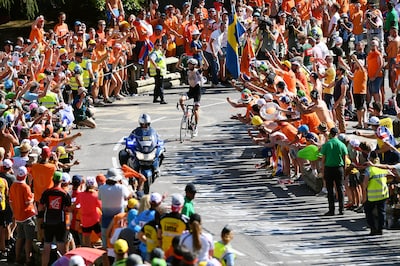 ‘Een biertje onderweg? Meestal zijn ze niet koud meer, hè’: Nederlandse Tourrenners over de beklimming van de magische Alpe d’Huez