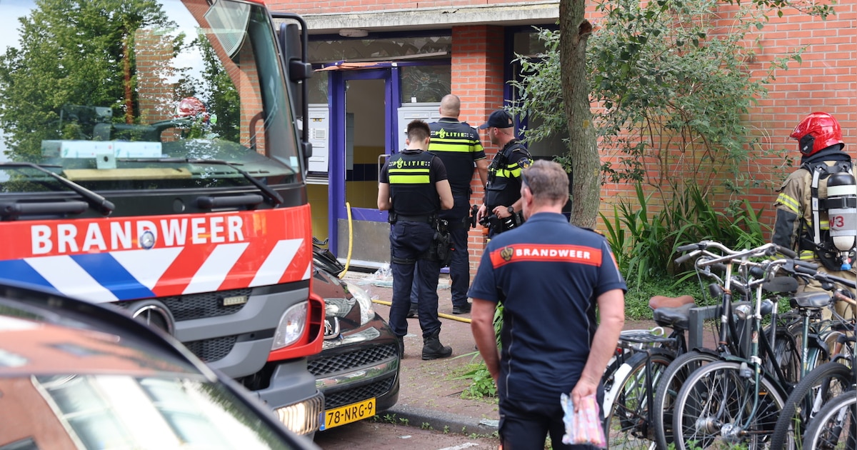 Explosie bij woning aan de Ombilinstraat in Amsterdam, politie onderzoekt oorzaak