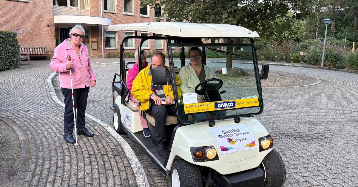 Schild Shuttle Service rijdt in Wolfheze tijdens spoorwerk