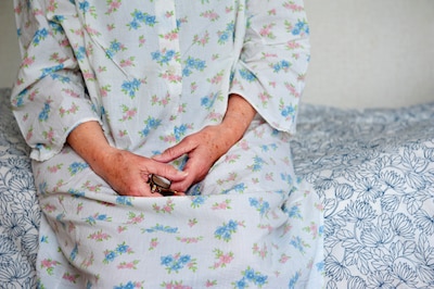 Sabines moeder werd in de laatste weken van haar leven ‘doorgeschoven’: ‘Ze begreep er niets van’