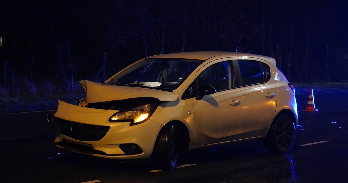 Auto's op elkaar gebotst op Houtweg in Emmen, veel hinder op N391