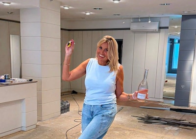 Op haar 55e volgt Gaby haar droom en opent ze damesmodezaak Jij aan de Fahrenheitstraat