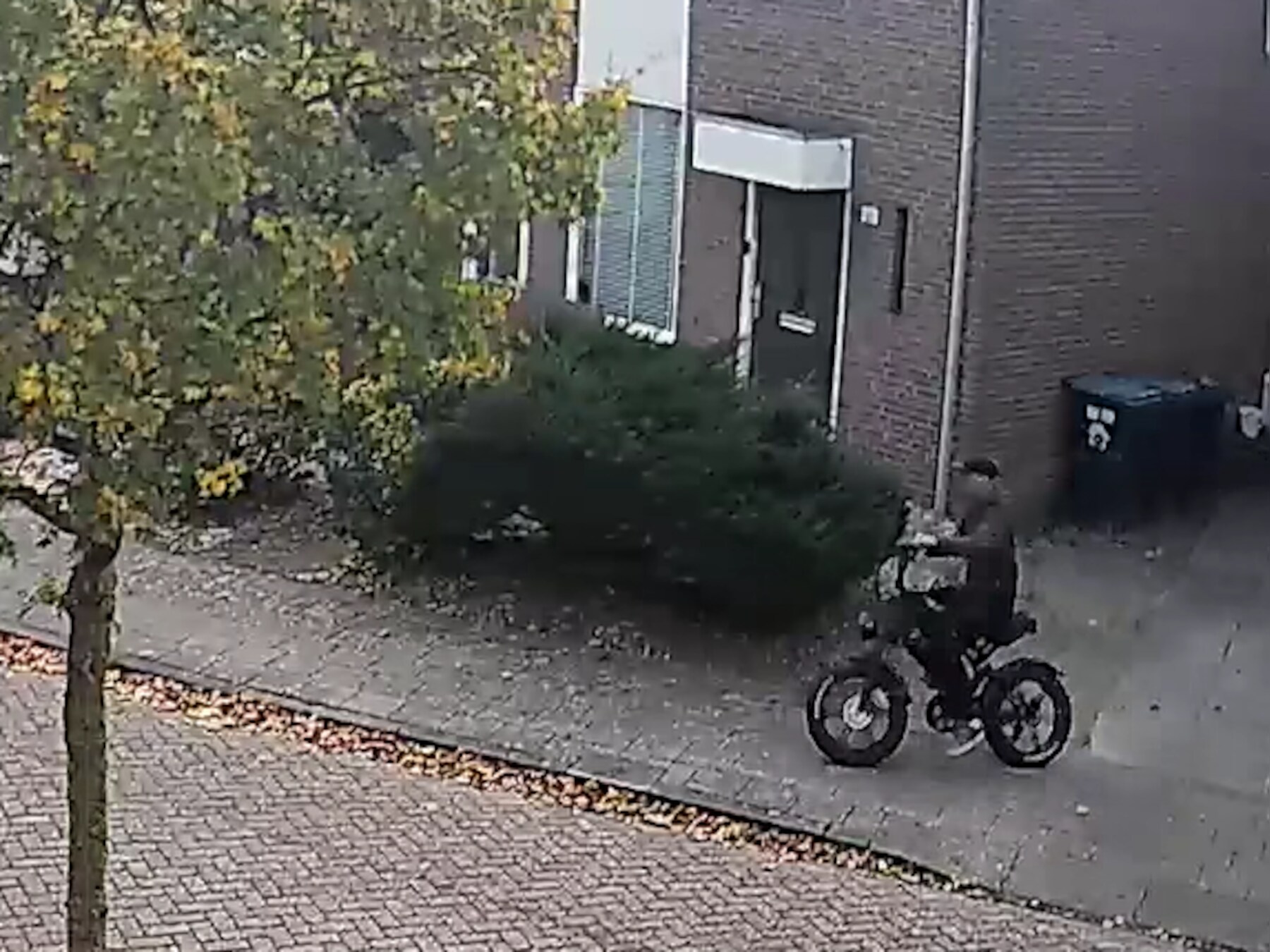 Vader deelt beelden van fietsendief: ‘Gewoon namen en shamen’, politie waarschuwt voor risico’s